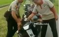 Yamaha F1ZR Disita Polisi, Bocah Nangis Peluk Motor "Pliss Pak ..."