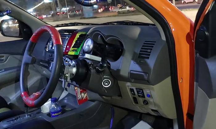 Tampilan racing kabin modifikasi Toyota Fortuner lama