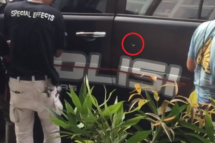 Mobil Polisi dirusak dan ada bekas hujaman peluru
