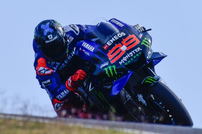 Jorge Lorenzo mengendarai yamaha M1 spek 2019 pada shakedown test di sirkuit Portimao, Portugal