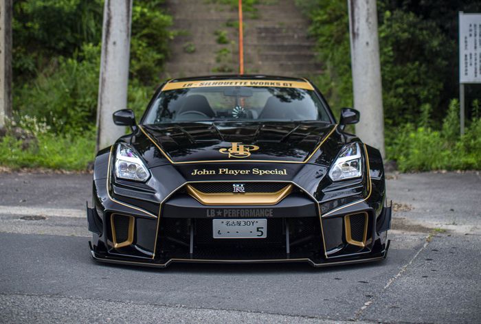 Tampilan depan modifikasi Nissan GT-R besutan Liberty Walk