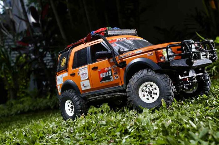 Tertipu karena ini adalah sebuah RC Land Rover Discovery 3