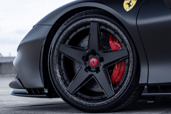 Modifikasi Ferrari SF90 Stradale pakai pelek Strasse S5-RS Ultralight Forged Carbon 