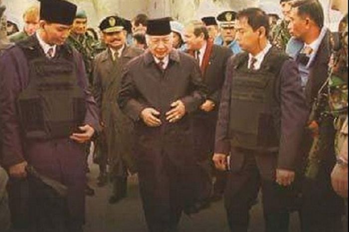 Ilustrasi gambar pengawalan Presiden Soeharto