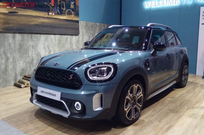 New Mini Cooper S Countryman. Warna sage green