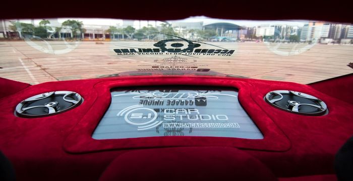 Honda Accord ini juga dilengkapi sistem audio custom