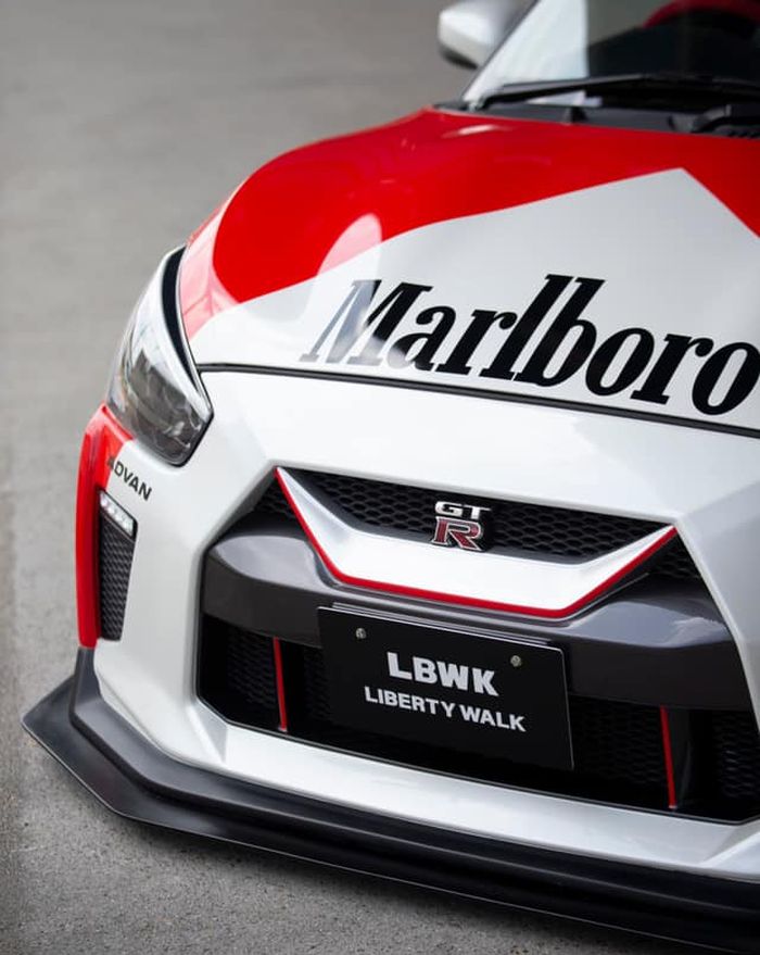 Daihatsu Copen ala Nissan GT-R modifikasi Liberty Walk