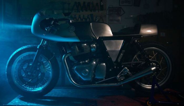 Gokil nih, kalau di tempat gelap jadi kayak motor belum kelar dimodif