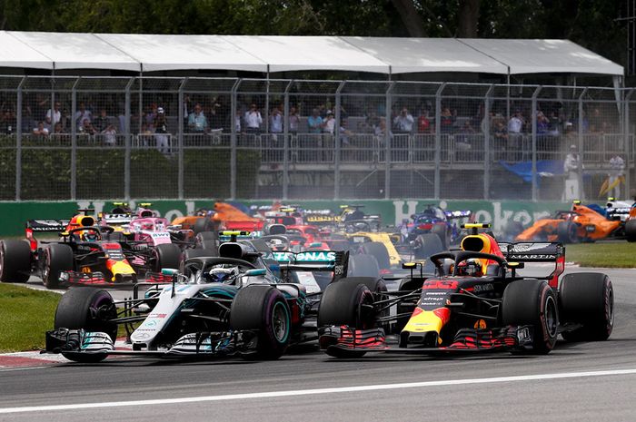Pembalap Red Bull Max Verstappen sering merepotkan pembalap Mercedes di balap F1 musim 2018
