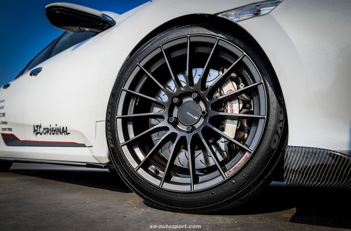 Modifikasi Honda Civic Turbo pasang pelek Enkei RS05 ukuran 18 inci