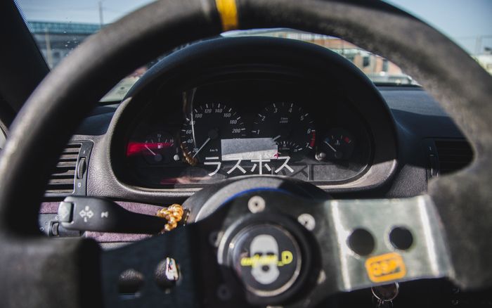 Setir QSP Sport di dalam kabin modifikasi BMW E46