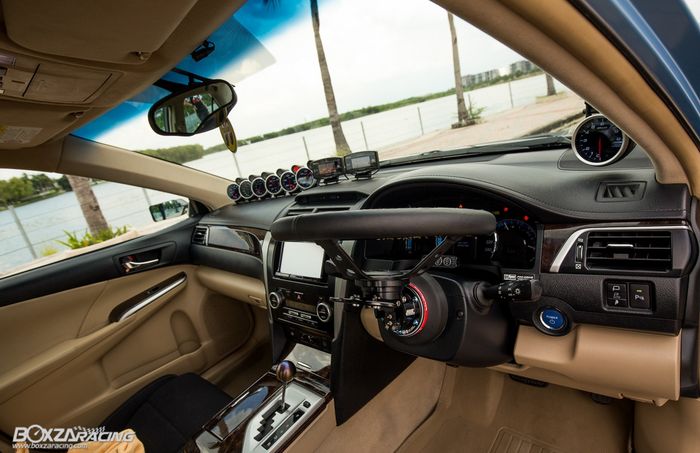 Tampilan interior racing dari modifikasi Toyota Camry