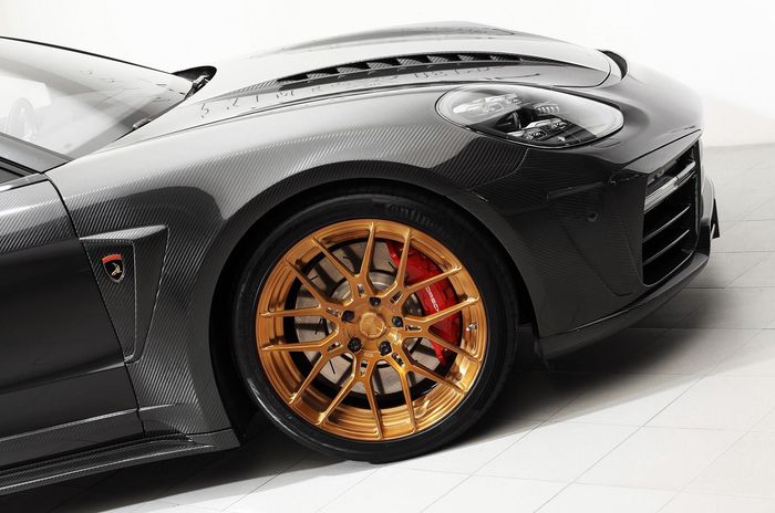 Pelek emas pada Porsche Panamera ubahan TopCar