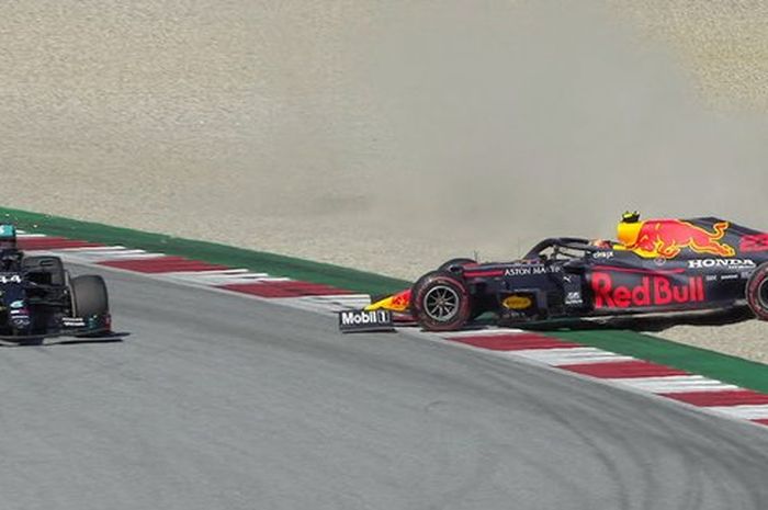Kejadian senggolan antara Lewis Hamilton dengan Alexander Albon di F1 Austria 2020 (5/7)