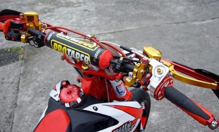 Sektor setang supermoto basis Honda Mega Pro