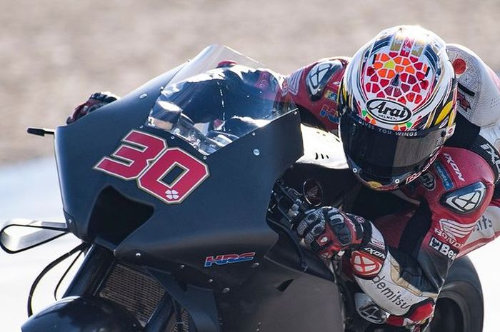 Takaaki Nakagami menggunakan Honda RC213V yang dipersiapkan untuk MotoGP 2022. Empat jam pertama konsisten di peringkat puncak. 