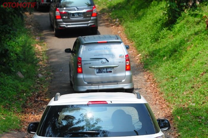 Fitur-fitur mobil matik yang bisa berguna saat menanjak.