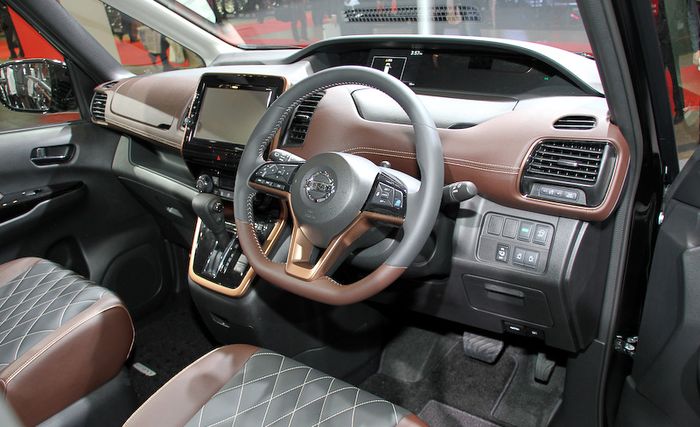 Tampilan interior Nissan Serena Premium Sport Concept 