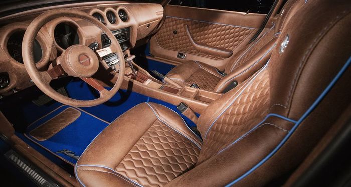 Tampilan interior restorasi modifikasi Datsun 280Z oleh Vilner