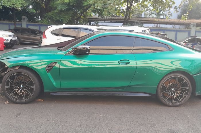Deretan mobil mewah mangkrak di Gakkum Polda Metro Jaya salah satunya BMW M4