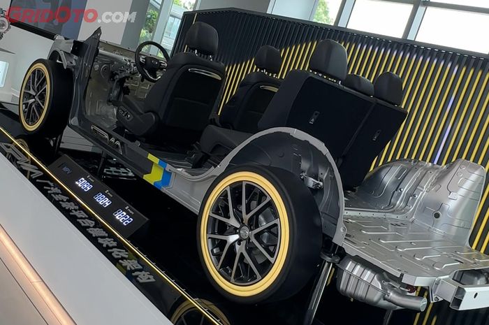 Dengan teknologi sasis GMPA (Global Platform Modular Architecture) memungkinkan satu mobil bisa berubah jadi sedan, MPV dan SUV