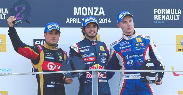 Marlon Stockinger (kiri) bersama Carlos Sainz, Jr. (tengah) dan Sergey Sirotkin (kanan) di ajang Formula Renault 3.5 Series Monza musim 2014