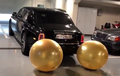 Orang Kaya Mah Bebas, Niup Balon Pakai Knalpot Rolls-Royce, Liat Apa Yang Keluar Setelah Meledak