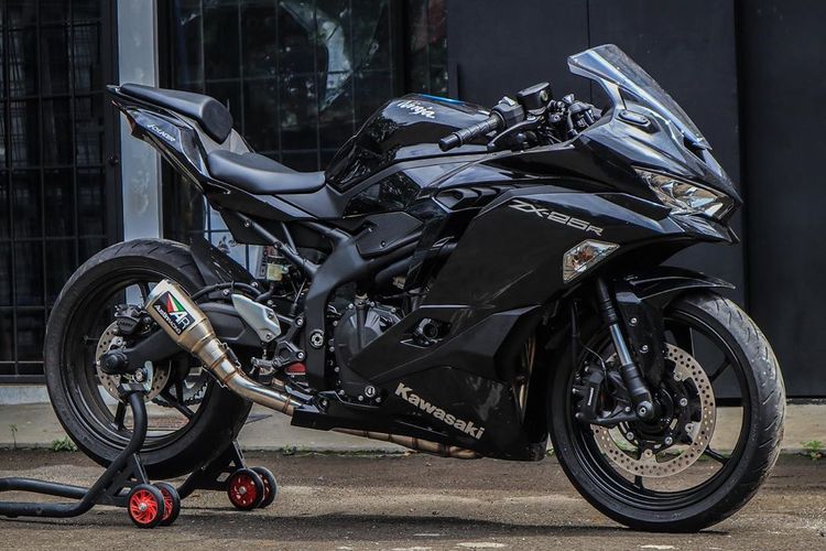 Ini Keunikan Kawasaki Ninja Zx 25r Pakai Knalpot Austin Racing Gridoto 