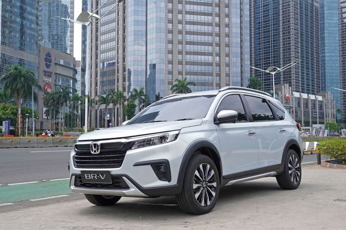 Honda BR-V cocok buat dipakai sebagai mobil keluarga dengan tenaga yang paling besar di kelasnya.