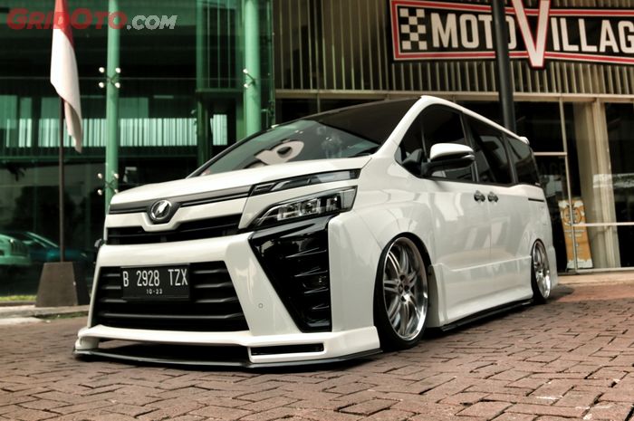 Modifikasi Toyota Voxy tampil kandas andalkan airsus lokal