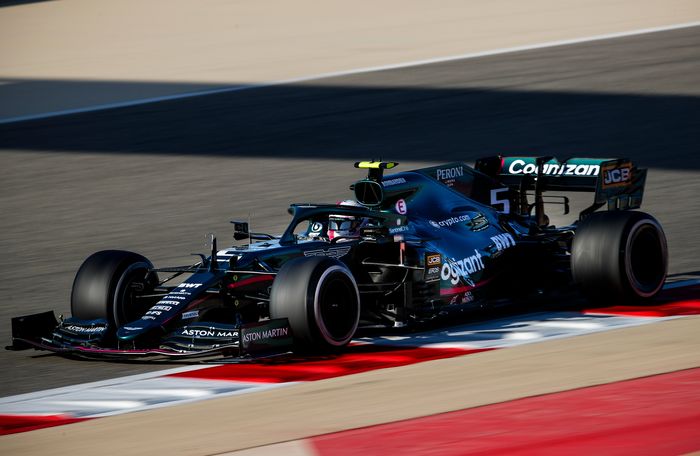 Pembalap tim Astin Martin, Sebastian Vettel melaju sebanyak 56 lap pada hari terakhir tes pramusim F1 2021 di Bahrain