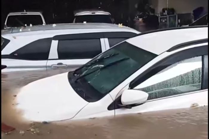 Penyebab mobil bekas banjir susah untuk dijual.
