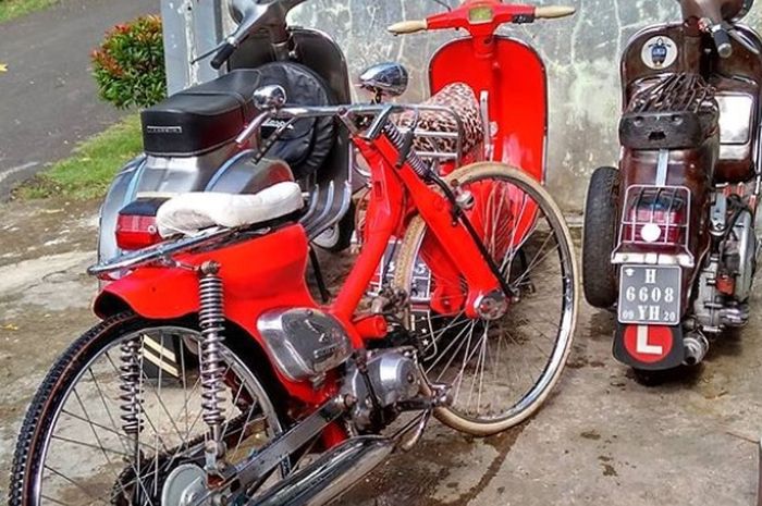 Honda C70 beroda sepeda ontel