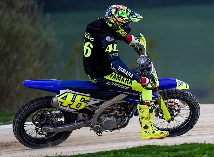 Valentino Rossi mencoba YZ450F 2018 buah riset dan pengembangannya saat berlatih di VR46 Motor Ranch