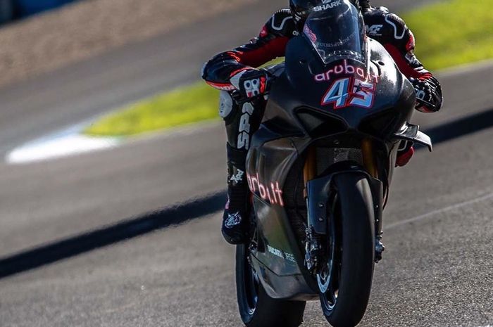 Scott Redding menjajal Panigale V4 R Aruba.it Racing - Ducati
