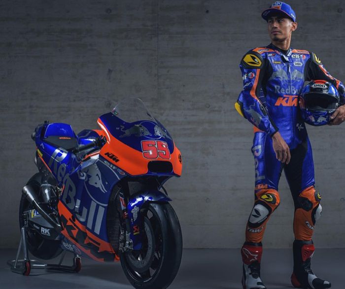 Corak Tech 3 tampil lebih segar, yakni biru, silver dan orange &ndash; mengingatkan akan Toro Rosso Formula 1