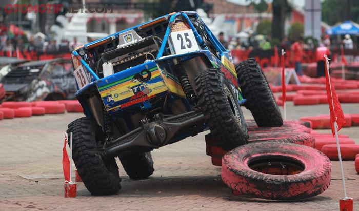 Bendera jatuh akan dikenakan pinalti. 