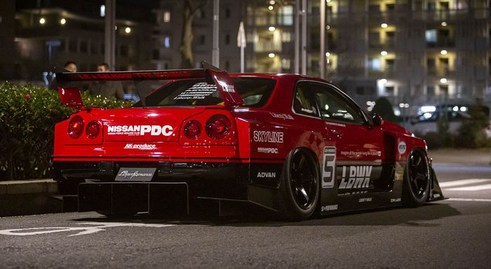 Modifikasi Nissan GT-R R34 garapan Liberty Walk