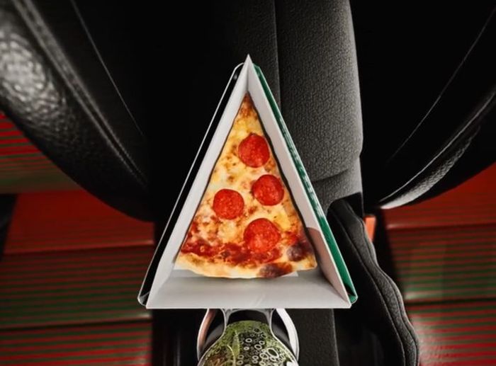 Kabin mobil ini juga punya tatakan pizza yang dibuat khusus
