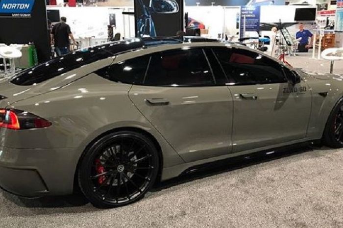 Tesla Model S pakai body kit fighter