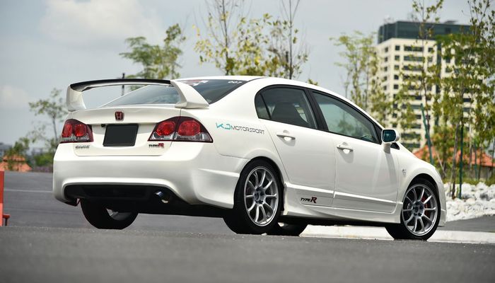 Modifikasi Honda Civic FD bergaya sporty ala Type R dari Malaysia