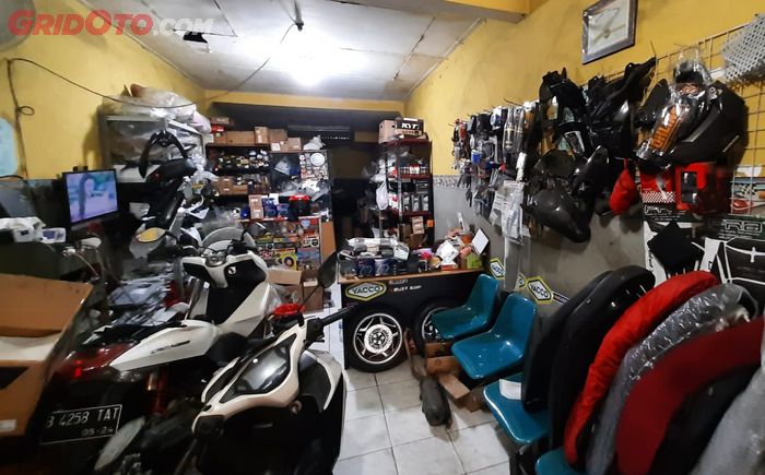 Spare part hingga aksesori motor matik di bengkel RI Matic Shop &amp; Service, Jakarta Timur