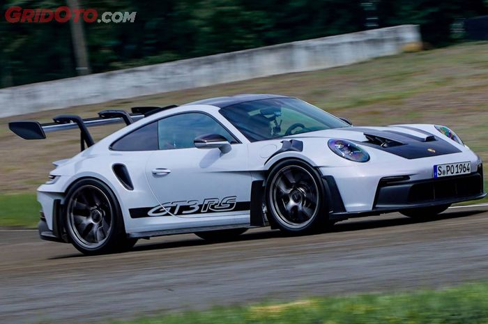 Porsche 911 GT3 RS resmi diperkenalkan di Indonesia pada ajang Porsche World Road Show 2023.
