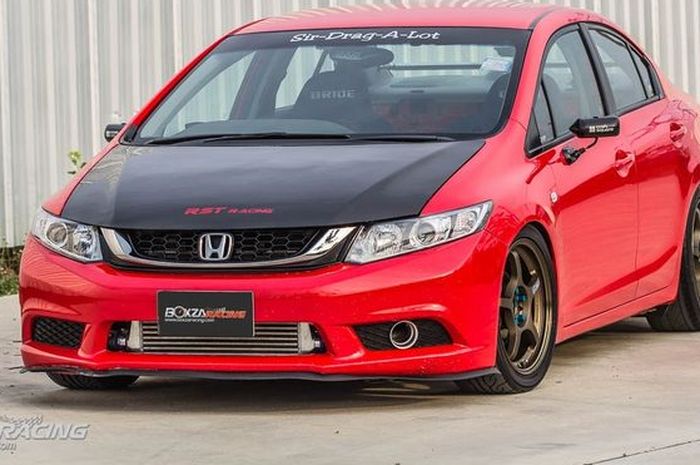 Honda Civic tampil racing berkat pakai serat karbon