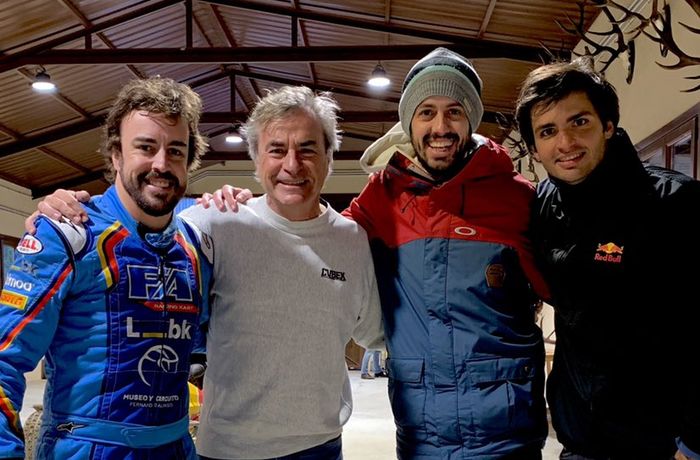 Fernando Alonso dan Carlos Sainz Jr. (kedua kari kiri)