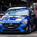 Si Biru Menggoda, Mazda2 Lama Gaya Racing Bertabur Serat Karbon