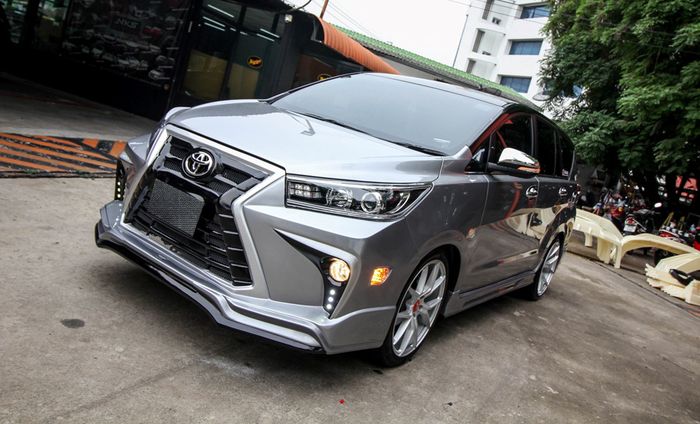 Modifikasi Toyota Innova Reborn pakai gril ala Lexus