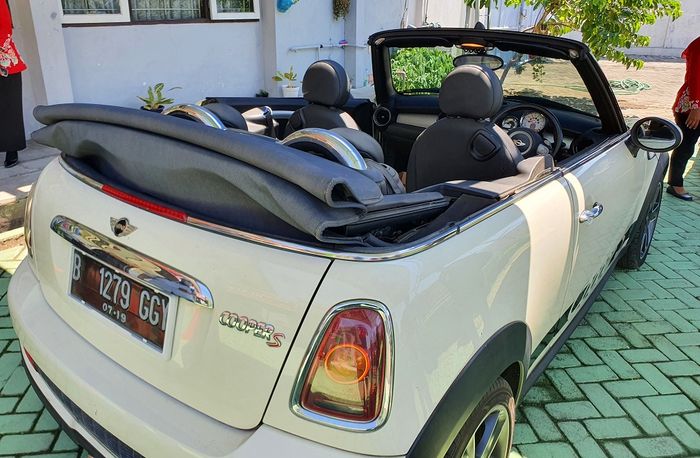 MINI Cooper S Convertible yang akan dilelang KPNKL Sidoarjo.