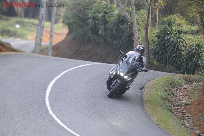 Test ride Yamaha TMAX DX