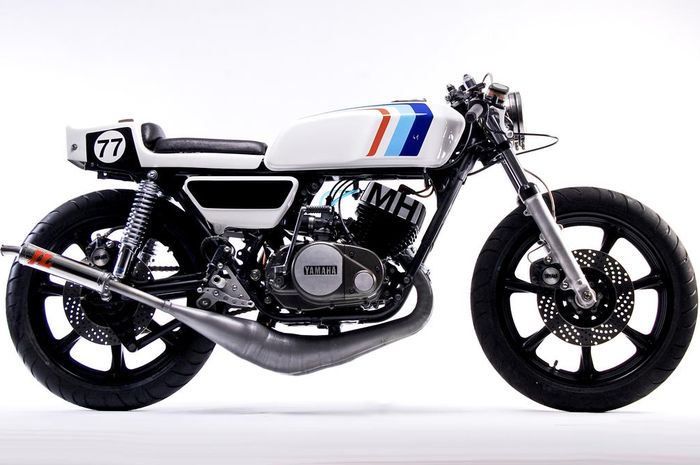 Yamaha RD400 custom cafe racer besutan MotoHangar